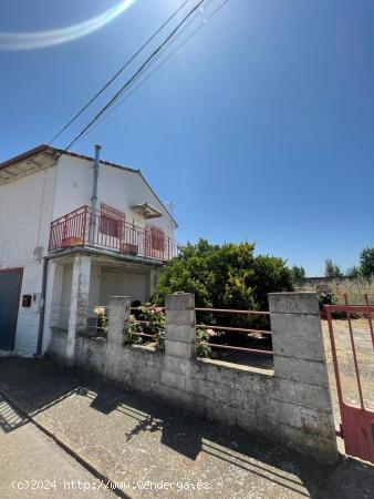 CASA CON AMPLIO TERRENO en SARIEGOS - LEON