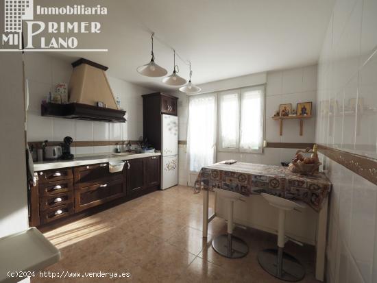 *¡Oportunidad de compra en Tomelloso! Casa por c/Socuellamos con 4 dormitorios, garaje y patio* - C