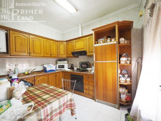 Vivienda en esquina junto a c/Cervantes y Alfonso XII, de 302 m2 de 6 dorm, 2 baños, garaje y patio