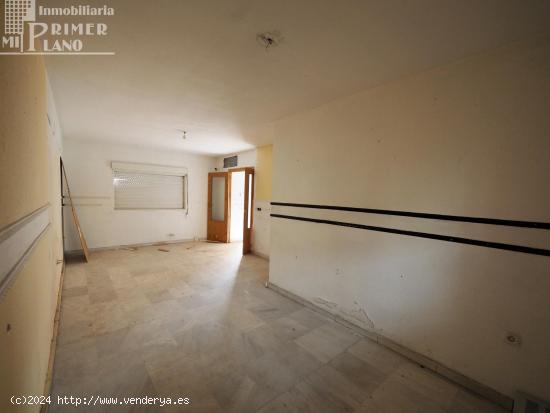 Casa en barrio Los Pajaritos, para reformar, con 3 dorm, 2 baños, garaje y amplio patio - CIUDAD RE