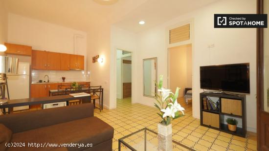 Apartamento de 2 dormitorios con balcón en alquiler en El Raval - BARCELONA