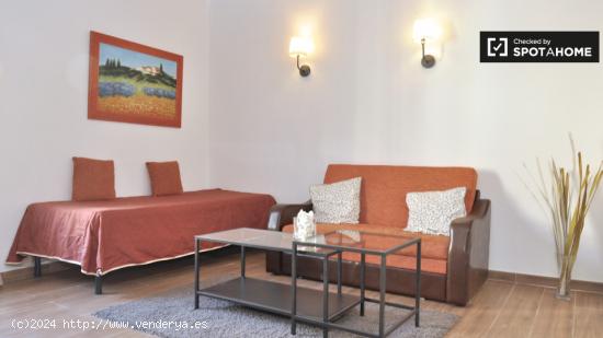 Elegante apartamento de 1 dormitorio con balcón en alquiler en El Raval - BARCELONA