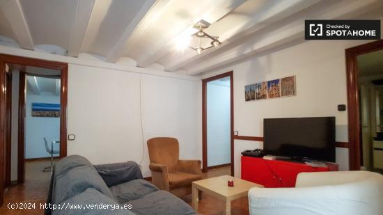 Cómoda habitación en alquiler en apartamento de 5 dormitorios en El Raval - BARCELONA