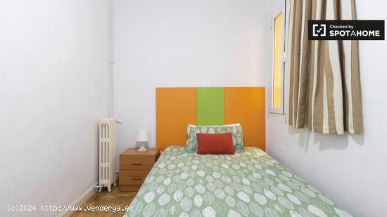 Acogedora habitación en apartamento de 4 dormitorios en Almagro y Trafalgar - Mujeres - MADRID