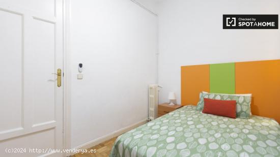 Acogedora habitación en apartamento de 4 dormitorios en Almagro y Trafalgar - Mujeres - MADRID