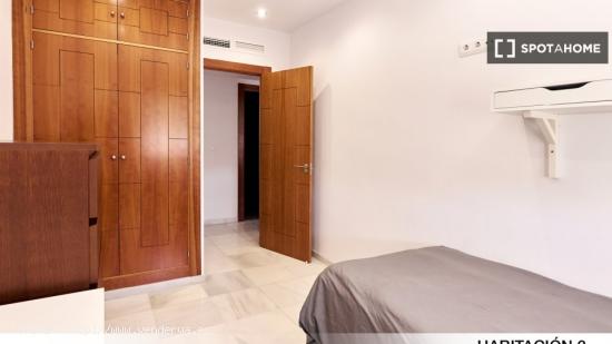 Acogedora habitación en alquiler en Triana, Sevilla - SEVILLA