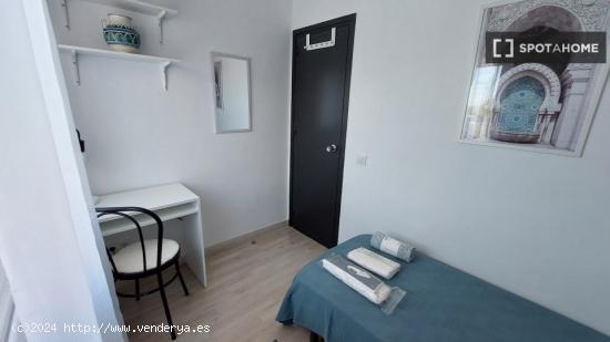 Habitación en piso compartido en barcelona. - BARCELONA