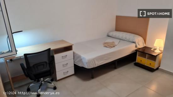 Piso de 5 habitaciones en alquiler en Valencia - VALENCIA