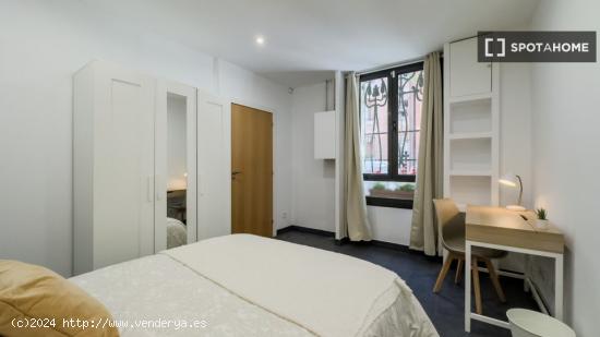 Dormitorio en un apartamento de 7 habitaciones en Barcelona - BARCELONA