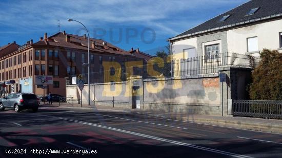 AMPLIO SOLAR CON CONSTRUCCIÓN, EN EL CENTRO DE SEGOVIA - SEGOVIA