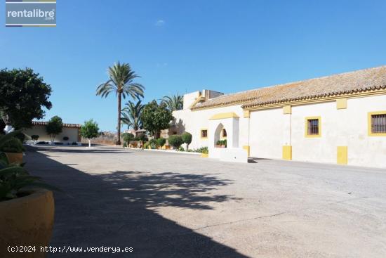 CASERÍO DE MAS DE 640 M² Y 1882 M² DE PARCELA - CADIZ