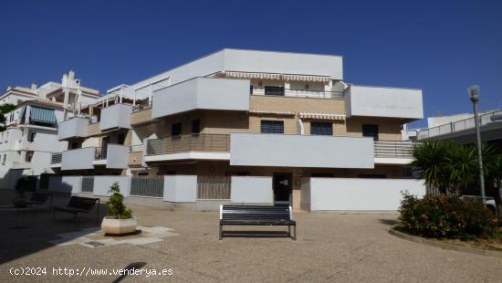 TRASTERO EN PLAYA DE LA COSTILLA - CADIZ