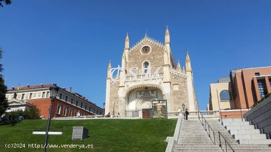 Venta. Piso. Barrio Los Jerónimos. Preciosas vistas despejadas.