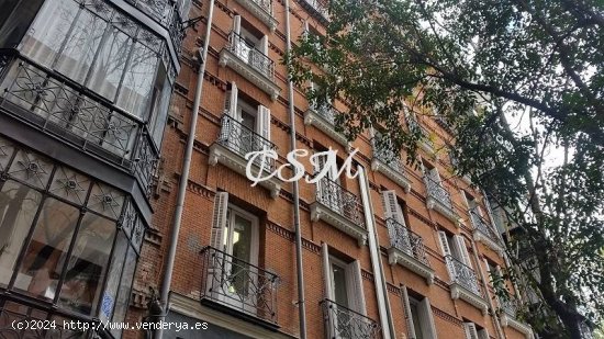 Venta. Piso. Zona Jerónimos. Bonitas vistas al Retiro y jardín privado.