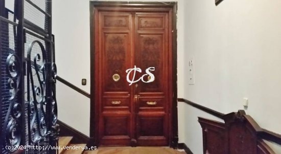 Venta. Piso. Zona Jerónimos. Actualmente oficina reconvertible a vivienda.