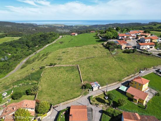  TERRENO EDIFICABLE CON BUENAS VISTAS EN FRESNEDO - CANTABRIA 