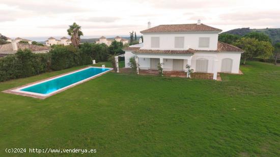 LUJOSA VILLA EN CLUB DE GOLF - CADIZ