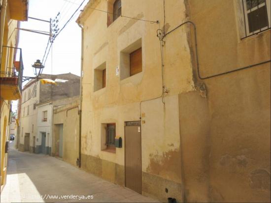  Casa de Pueblo con 2 plantas y  terraza - TARRAGONA 