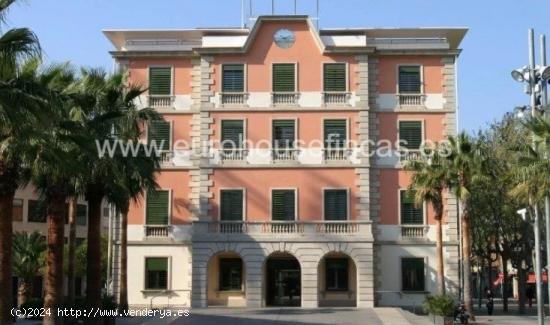 GRAN OPORTUNIDAD casa  a cuatro vientos esquinero con vistas al mar en Montemar - BARCELONA