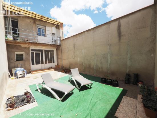 Casa de 2 plantas junto a calle Espinosa, de 3 dorm ,2 baños, amplio patio por solo 112.000 € - C