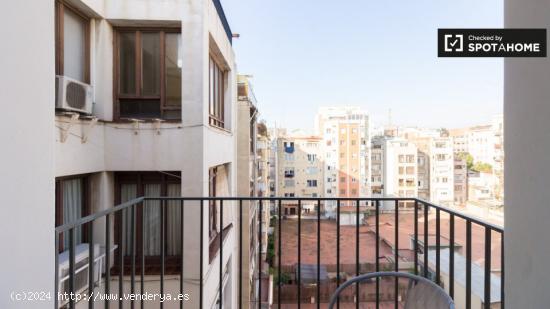 Habitación en piso compartido en barcelona. - BARCELONA