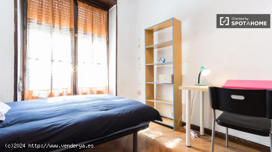Habitación luminosa con armario independiente en el piso compartido, Chamberí - MADRID