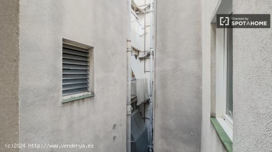 Alquiler de habitaciones en piso de 4 habitaciones en El Camp De L'Arpa Del Clot - BARCELONA