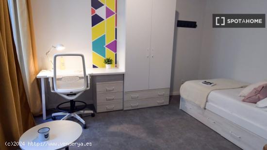 Se alquila habitación en residencia de estudiantes en Centro, Madrid - MADRID