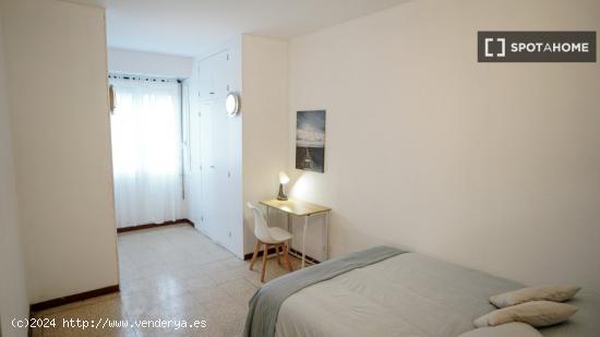 Habitación en piso compartido en barcelona. - BARCELONA