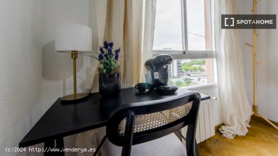 Se alquilan habitaciones en un apartamento de 5 dormitorios en Atocha - MADRID