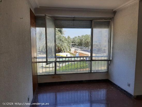  Piso para reformar en el centro de Elche, 4 habitaciones y 2 baños - ALICANTE 