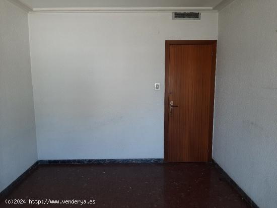 Piso para reformar en el centro de Elche, 4 habitaciones y 2 baños - ALICANTE