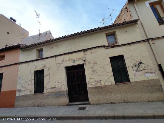 CASA DE 300 M2 DE PARCELA CON UNA GRAN PATIO - ALBACETE