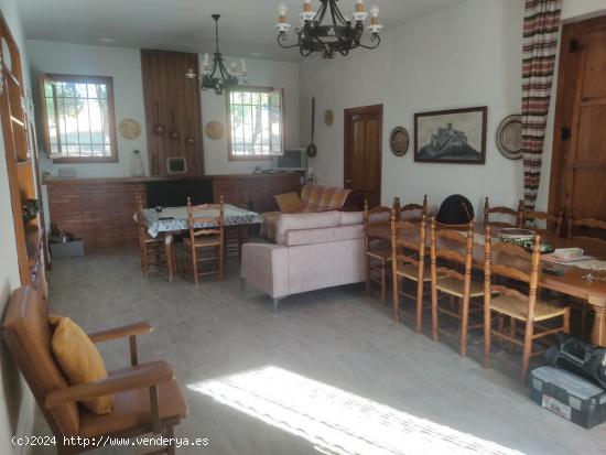 EXCELENTE CHALET A 2 KM. DEL CASCO URBANO - IDEAL PARA VIVIR TODO EL AÑO - ALBACETE