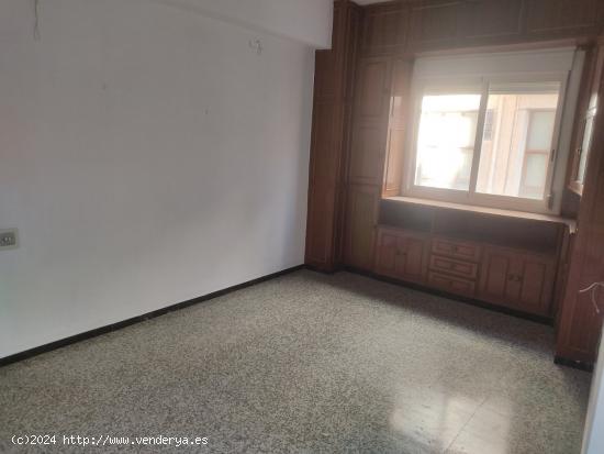 VIVIENDA SEMIREFORMADA DE 120 M2 EN ZONA CENTRO - ALBACETE