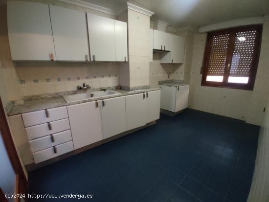 VIVIENDA DE 3 DORMITORIOS EN ZONA CENTRO - ALBACETE