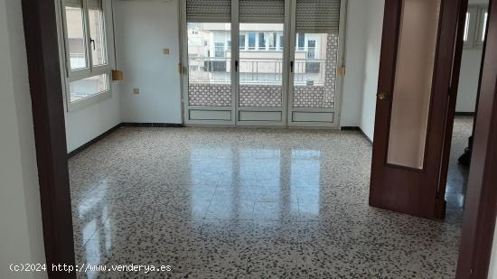 PISO EN ESQUINA CENTRO  DE ELDA, MUY LUMINOSO CON 2 BALCONES (OPCIÓNAL GARAJE ) - ALICANTE