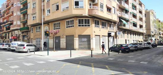 ¡ EXCELENTE UBICACIÓN, LOCAL DE ESQUINA, 6 PUETAS, REFORMADO ! - ALICANTE