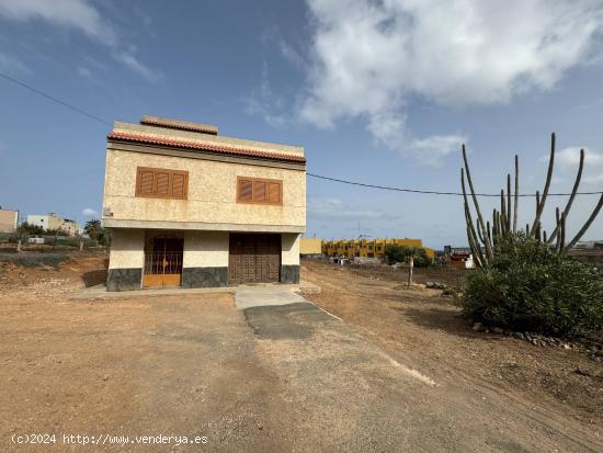 Se vende casa con  6.000 m2 de parcela urbanizable en El Calero - LAS PALMAS