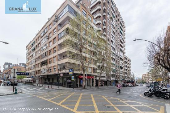  VENTA DE LOCAL COMERCIAL  EN AVENIDA  DOCTOR OLORIZ - GRANADA 