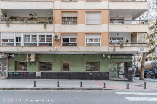 VENTA DE LOCAL COMERCIAL  EN AVENIDA  DOCTOR OLORIZ - GRANADA