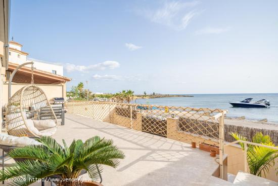 Casa con piscina en primera línea de mar en Cala Gamba - BALEARES