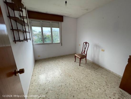 PISO PARA REFORMAR CON 5 HABITACIONES - A CORUÑA