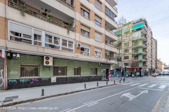 VENTA DE LOCAL COMERCIAL  EN AVENIDA  DOCTOR OLORIZ - GRANADA