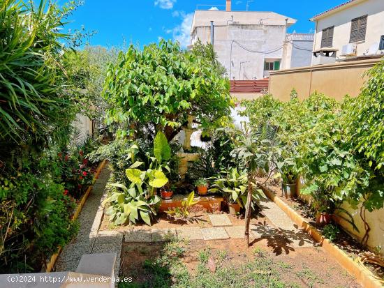 Se vende chalet adosado de 4 dormitorios con jardín - BALEARES