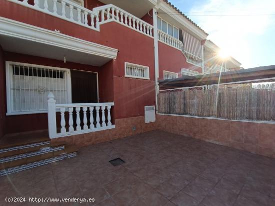 OPORTUNIDAD, SE VENDE ESTUPENDO ADOSADO EN LA ESTACIÓN DE BLANCA - MURCIA