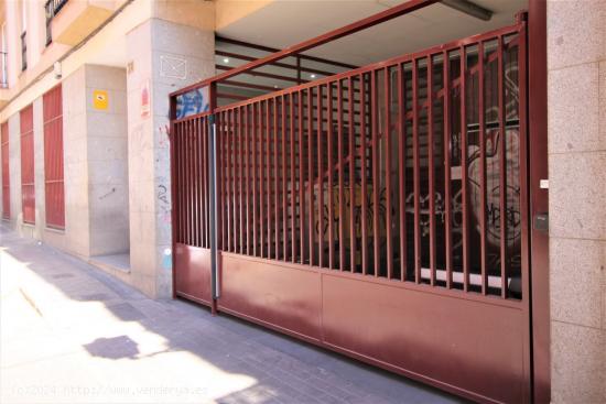 Alquileer de plaza de garaje en calle Tres Peces - MADRID