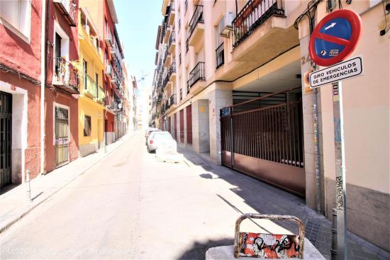Alquileer de plaza de garaje en calle Tres Peces - MADRID
