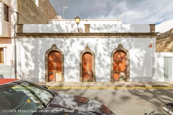 En venta, Casa Terrera de dos plantas, en la calle Trece de Septiembre, en San Lorenzo, - LAS PALMAS