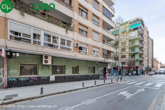  VENTA DE LOCAL COMERCIAL  EN AVENIDA  DOCTOR OLORIZ - GRANADA 